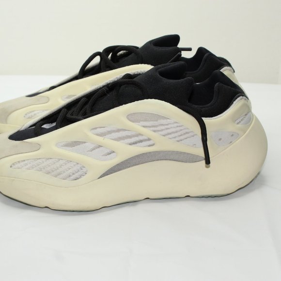 Adidas Yeezy 700 Ve Azael main image 9